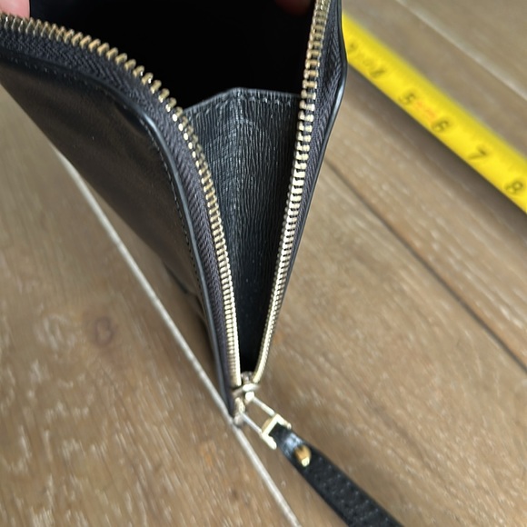 Barney New York, beautiful saffiano  leather clutch wristlet silver zipper - Picture 6 of 9